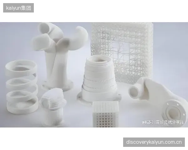 未来三年，能够同时打印硬质支撑结构与柔性缓震材料的多材料3D打印技术将走向成熟